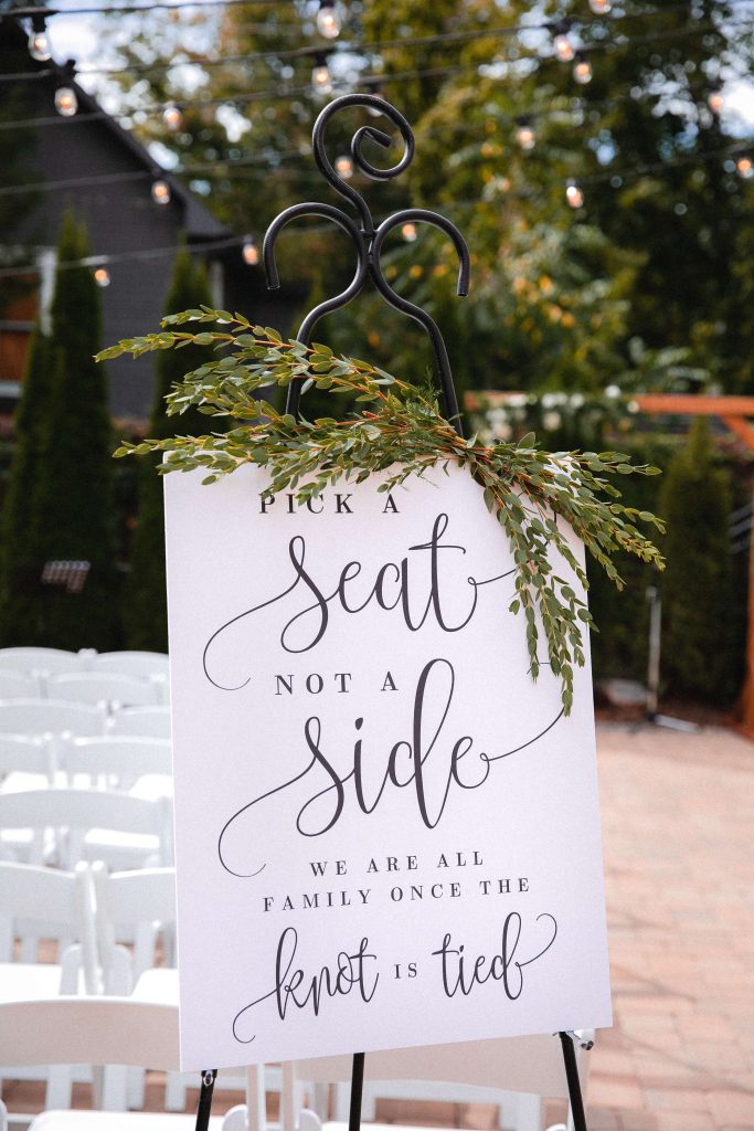 11 Etsy POD Niches: Personalized gifts for wedding planning